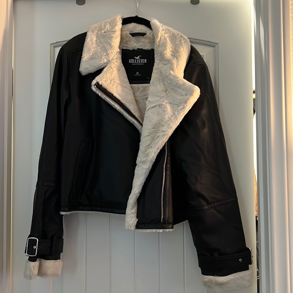 Moto style Hollister black jacket XL white fleece lining